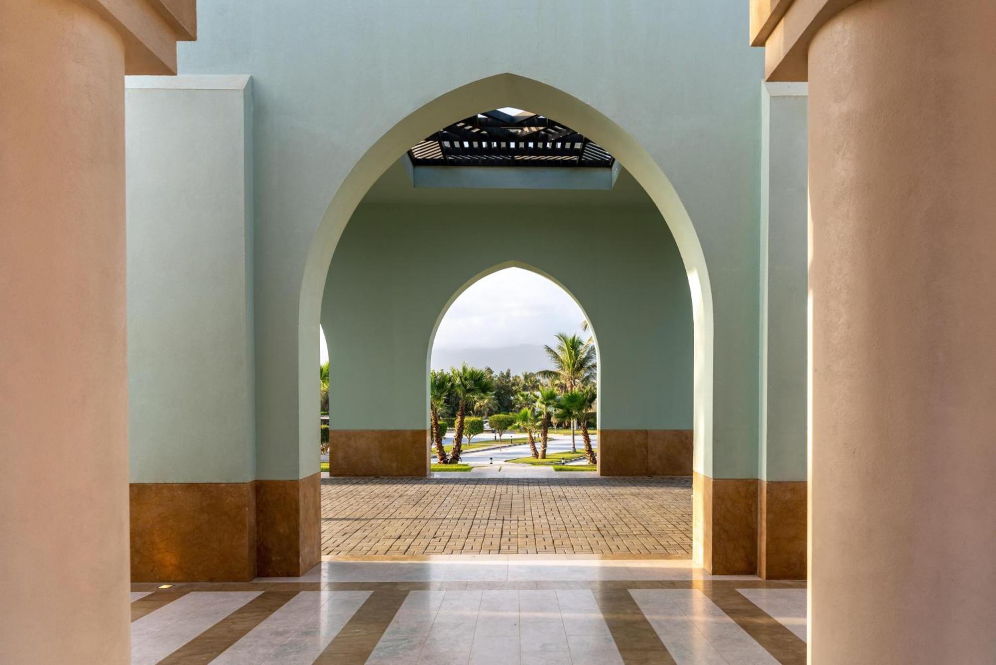Salalah Rotana Resort Eksteriør bilde The University of Jordan