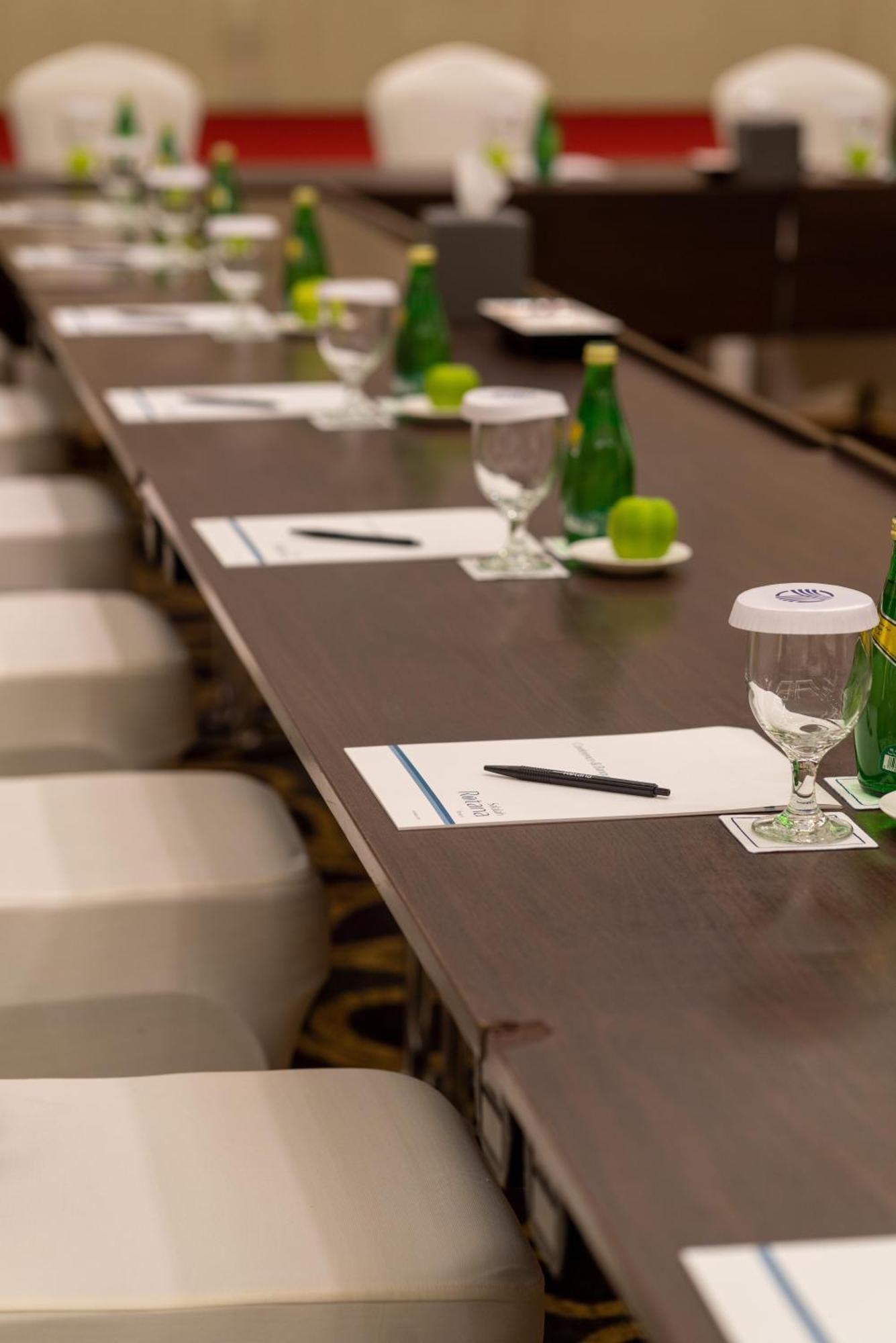 Salalah Rotana Resort Eksteriør bilde Meeting room at the hotel
