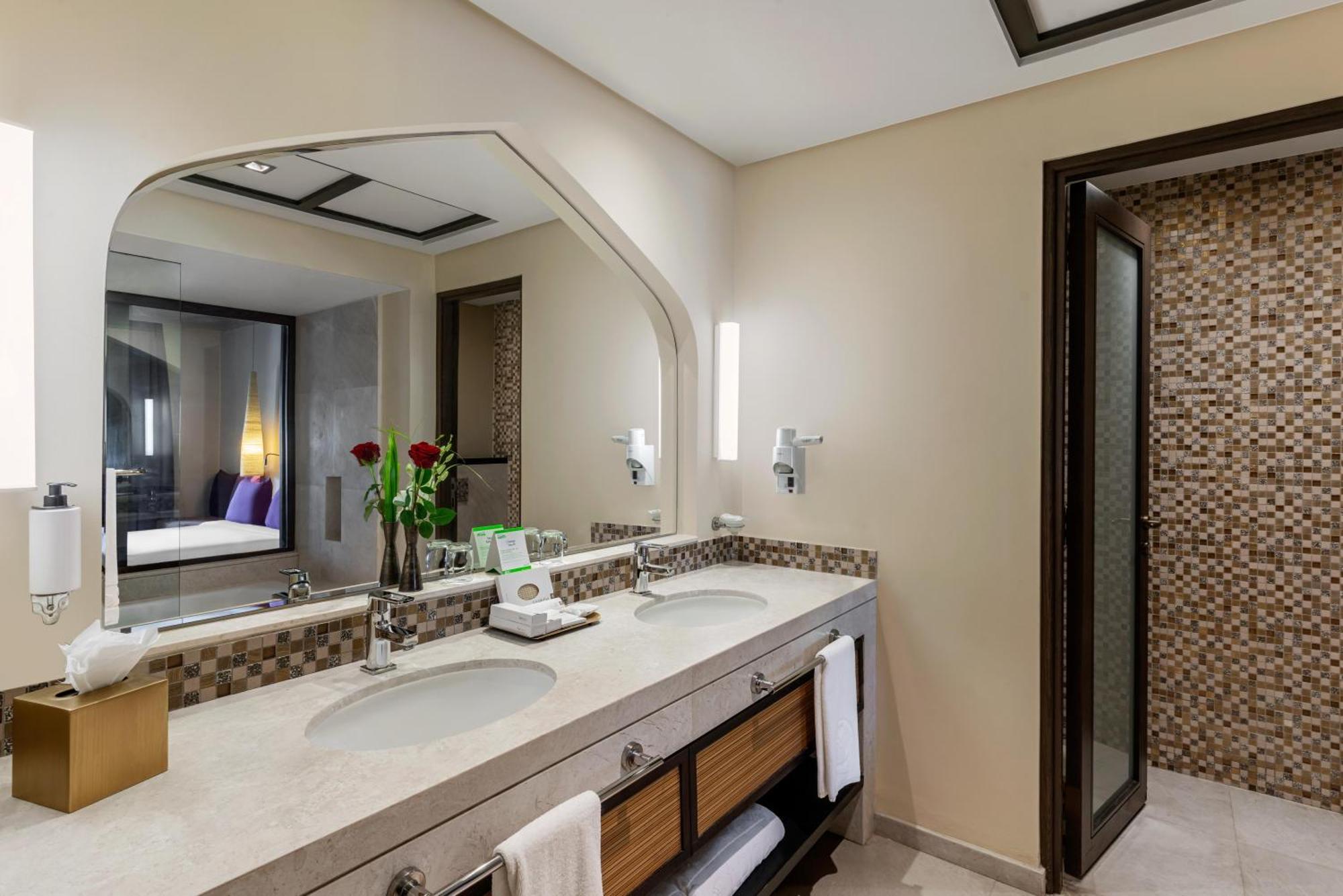 Salalah Rotana Resort Eksteriør bilde Bathroom
