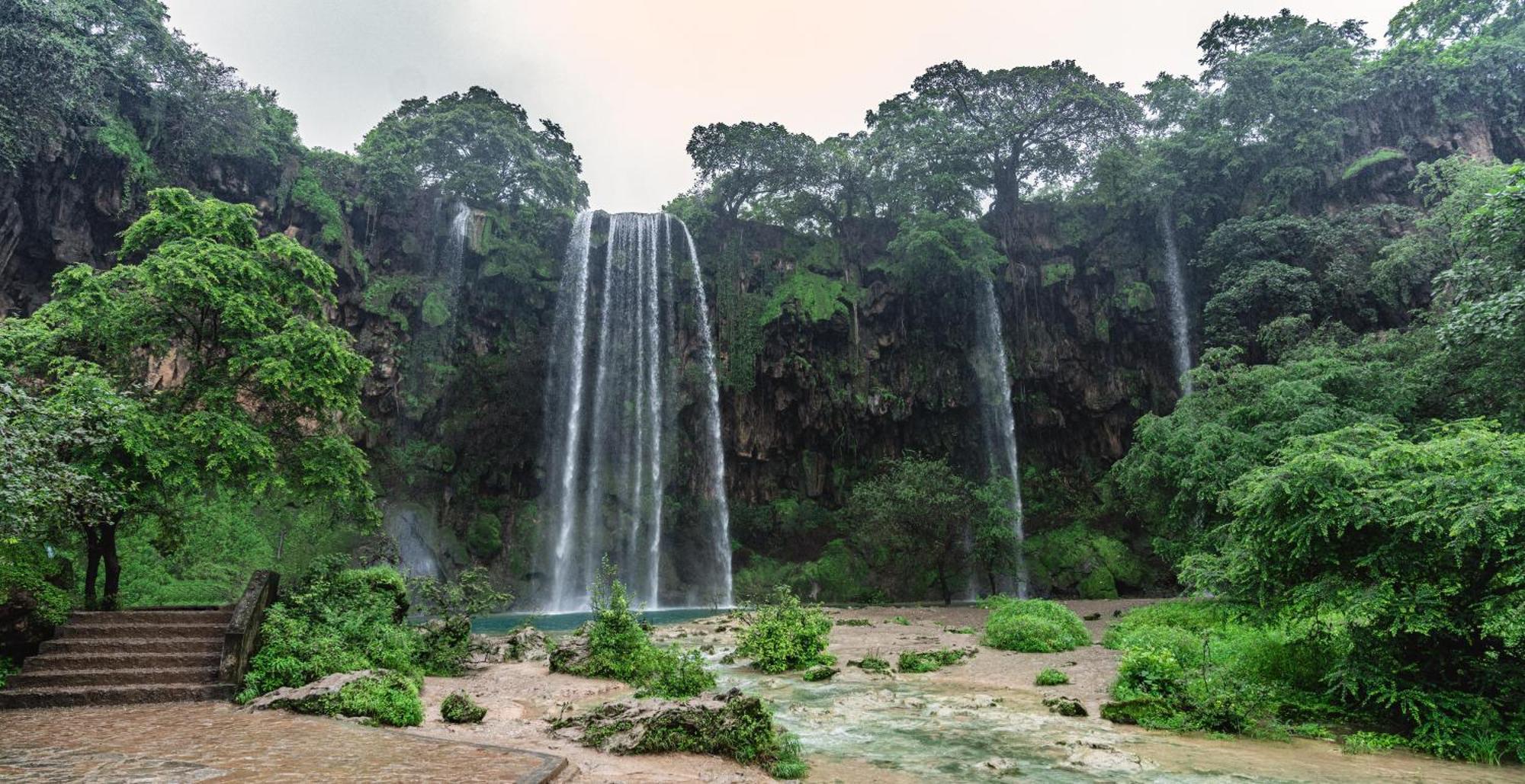 Salalah Rotana Resort Eksteriør bilde Khe Sanh Waterfall